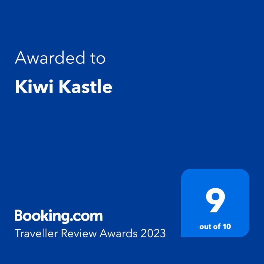 Aparthotel Kiwi Kastle à Néa Fókaia Extérieur photo