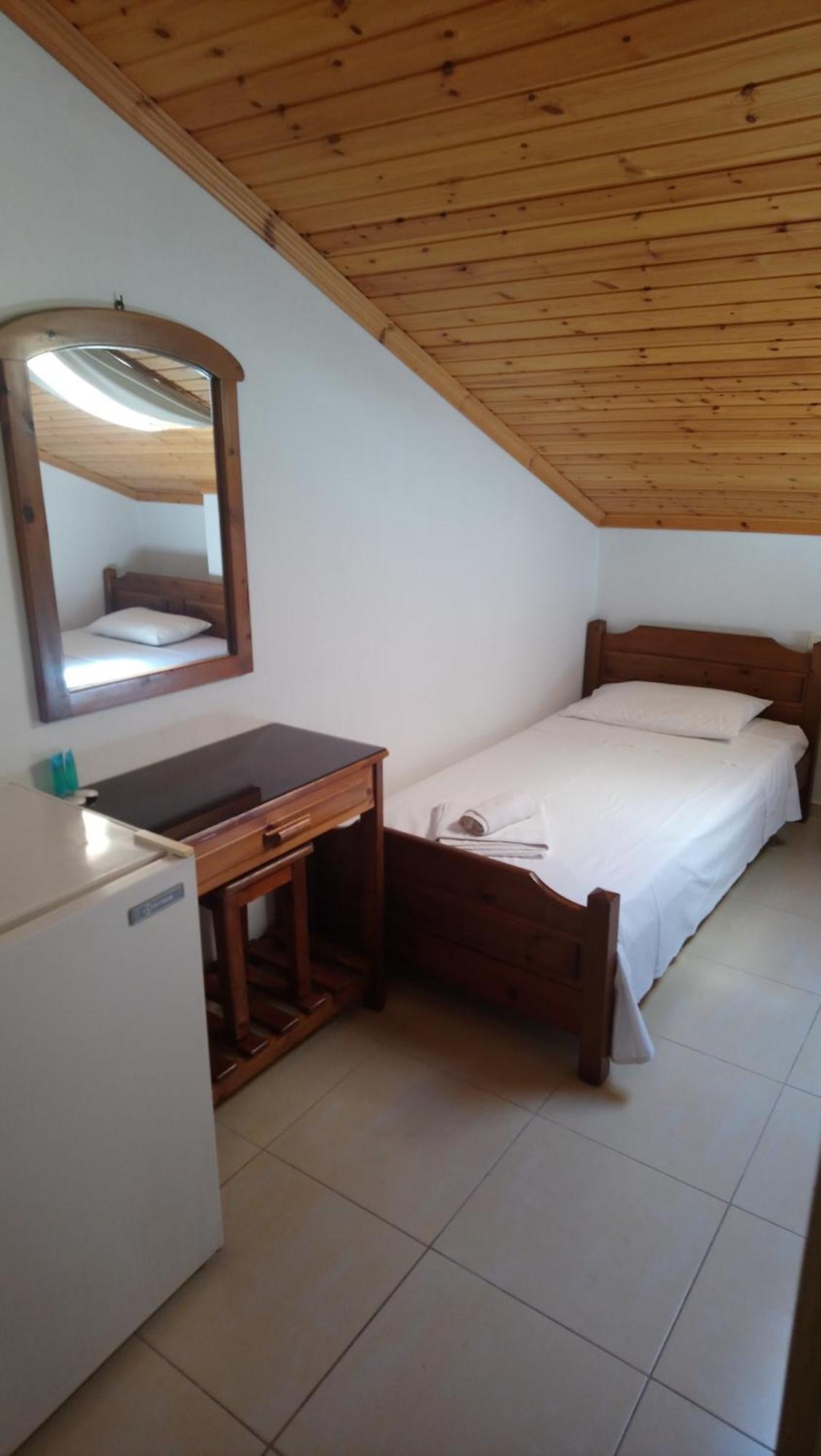 Aparthotel Kiwi Kastle à Néa Fókaia Extérieur photo