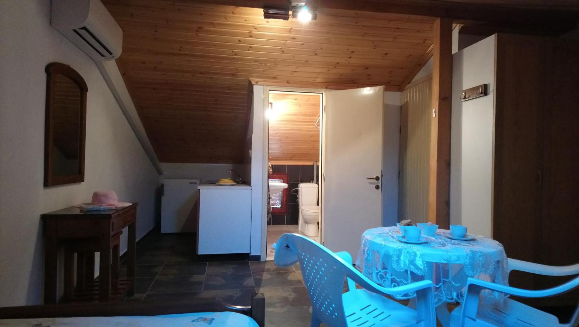 Aparthotel Kiwi Kastle à Néa Fókaia Extérieur photo
