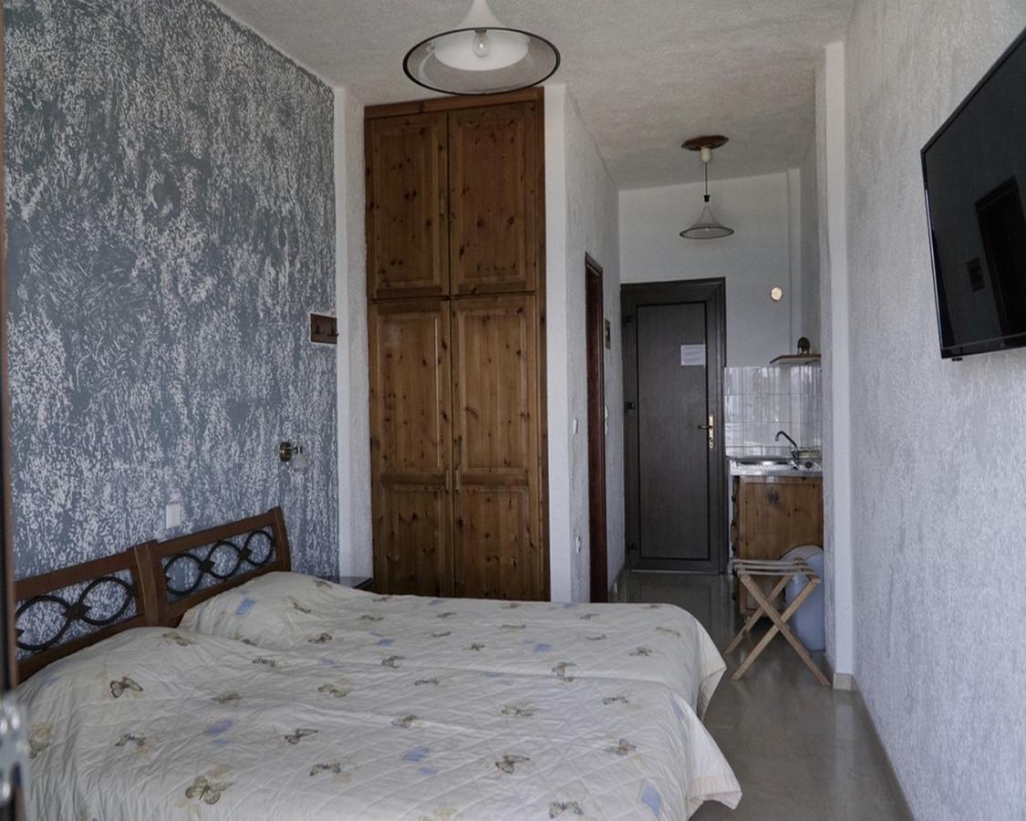 Aparthotel Kiwi Kastle à Néa Fókaia Extérieur photo